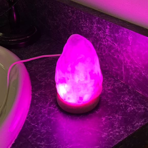 Earthbound- Relaxing color change mini rock lamp- direct plug in - Not USB- love - Picture 2 of 7